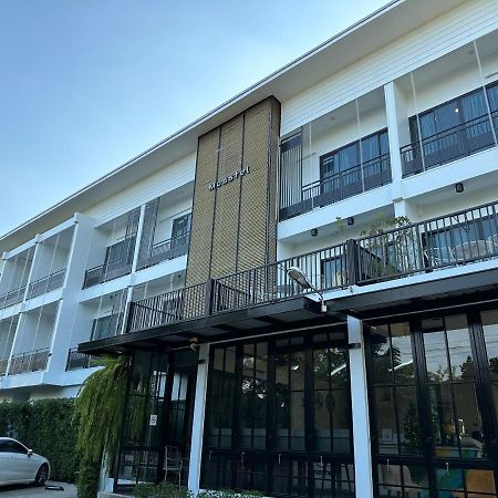 Mosstel Hotel Phitsanulok Bagian luar foto