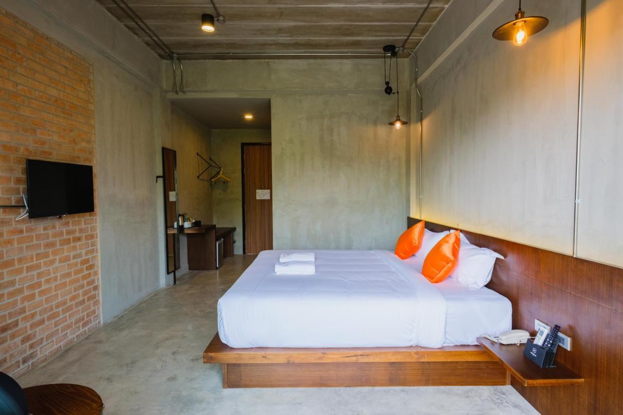 Mosstel Hotel Phitsanulok Bagian luar foto