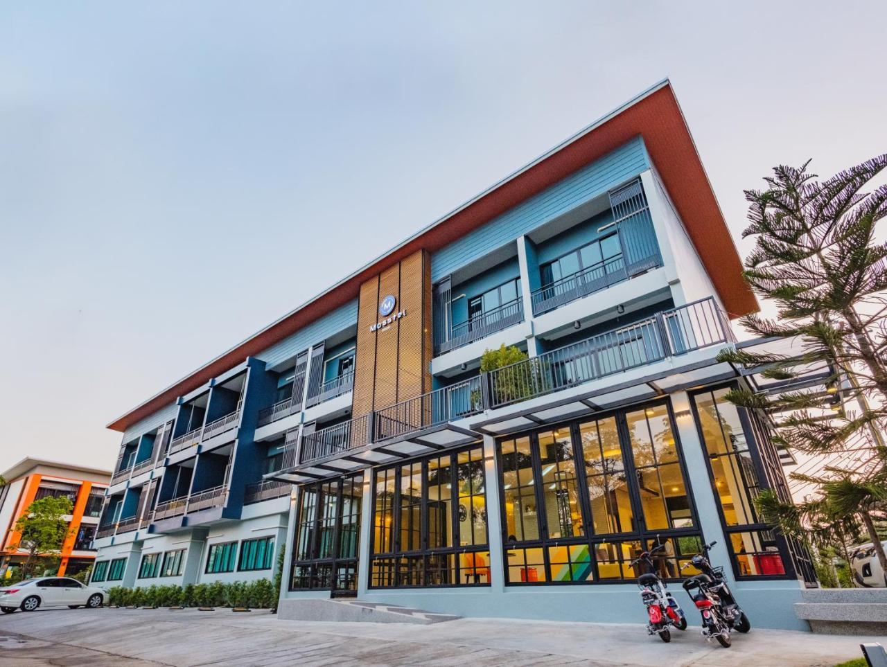 Mosstel Hotel Phitsanulok Bagian luar foto