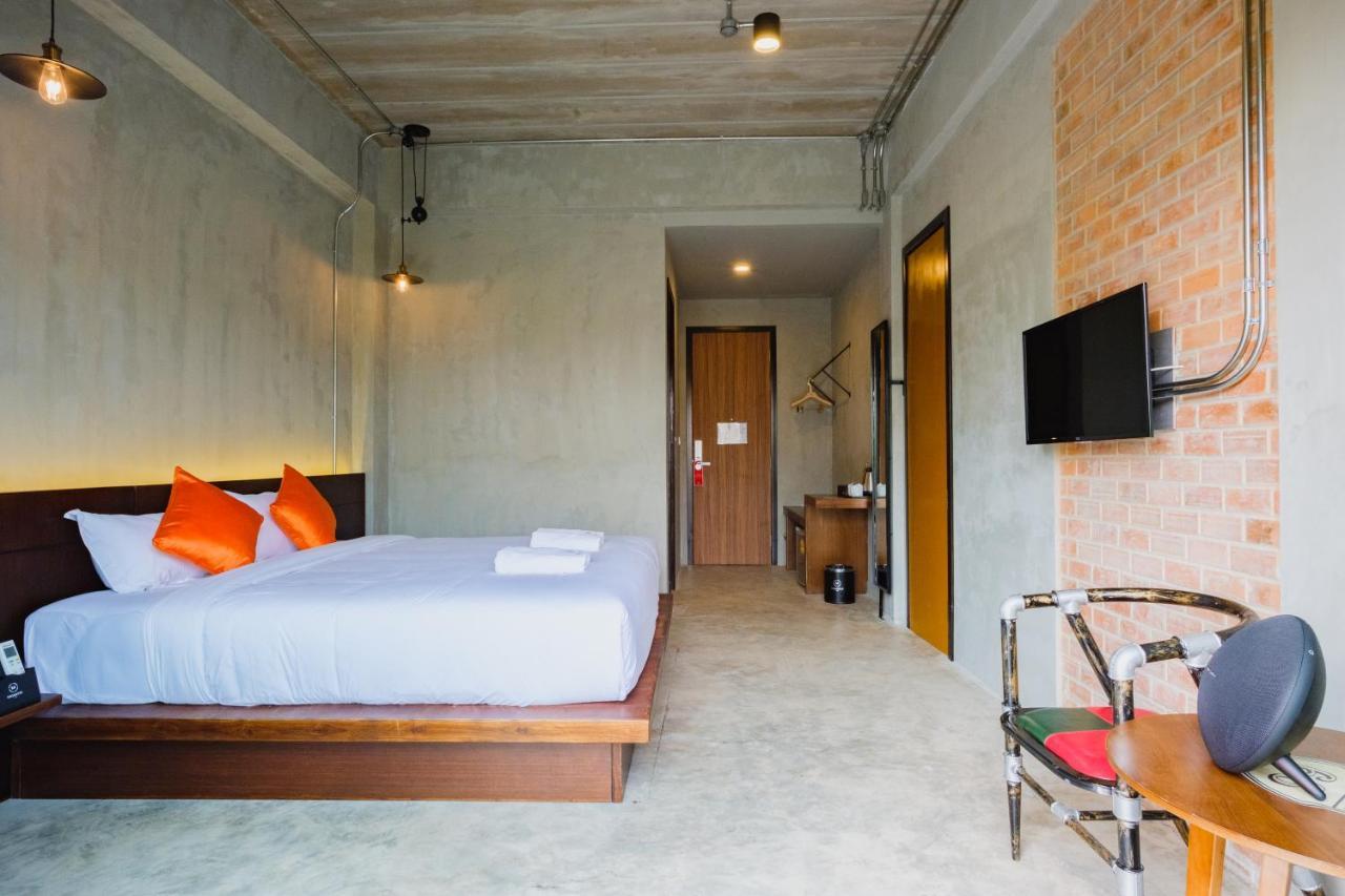 Mosstel Hotel Phitsanulok Bagian luar foto